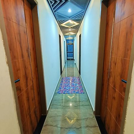 Shri Radha Rani Kripa Dham Hotel Mathura Buitenkant foto