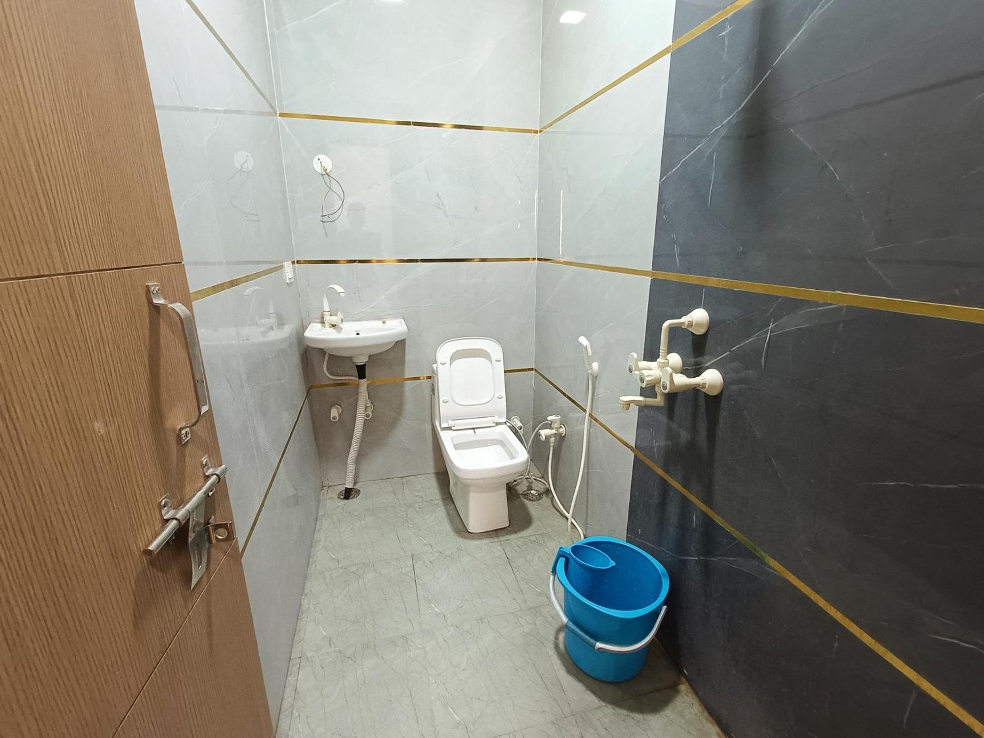 Shri Radha Rani Kripa Dham Hotel Mathura Buitenkant foto