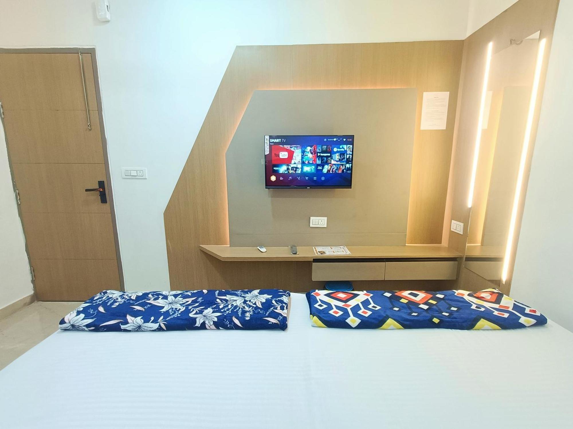 Shri Radha Rani Kripa Dham Hotel Mathura Buitenkant foto